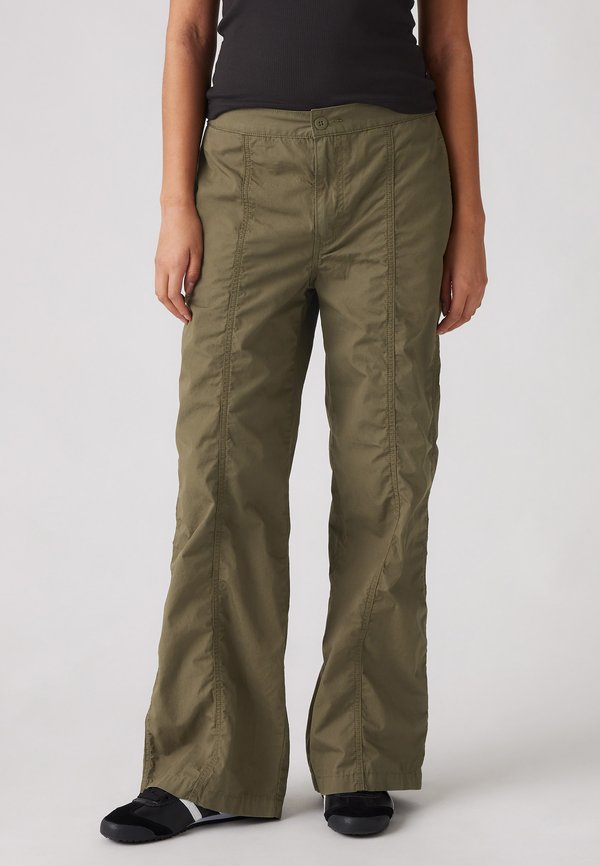 BAGGY PARACHUTE - Trousers