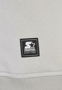 Starter LOGO CREWNECK - Sweatshirt - lightasphalt