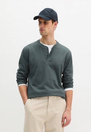 HENLEY-LONGSLEEVE REGULAR AUS INTERLOCK - Longsleeve - skipping stone