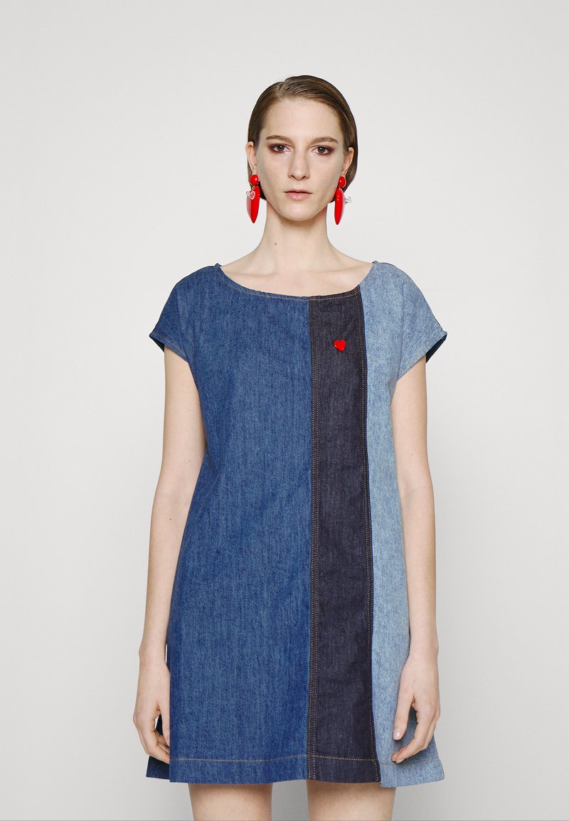 Love Moschino Dongerikjole blue denim/blå denim Zalando.no