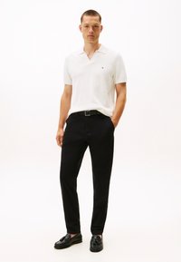 Tommy Hilfiger CORE HARLEM ESSENTIAL - Chino - black