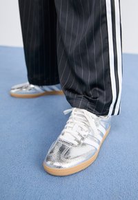 SAMBA OG - Baskets basses - silver metallic/footwear white/core white