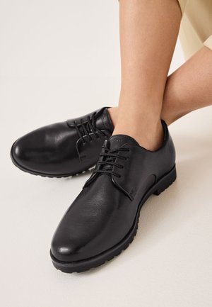 Lace-ups - black