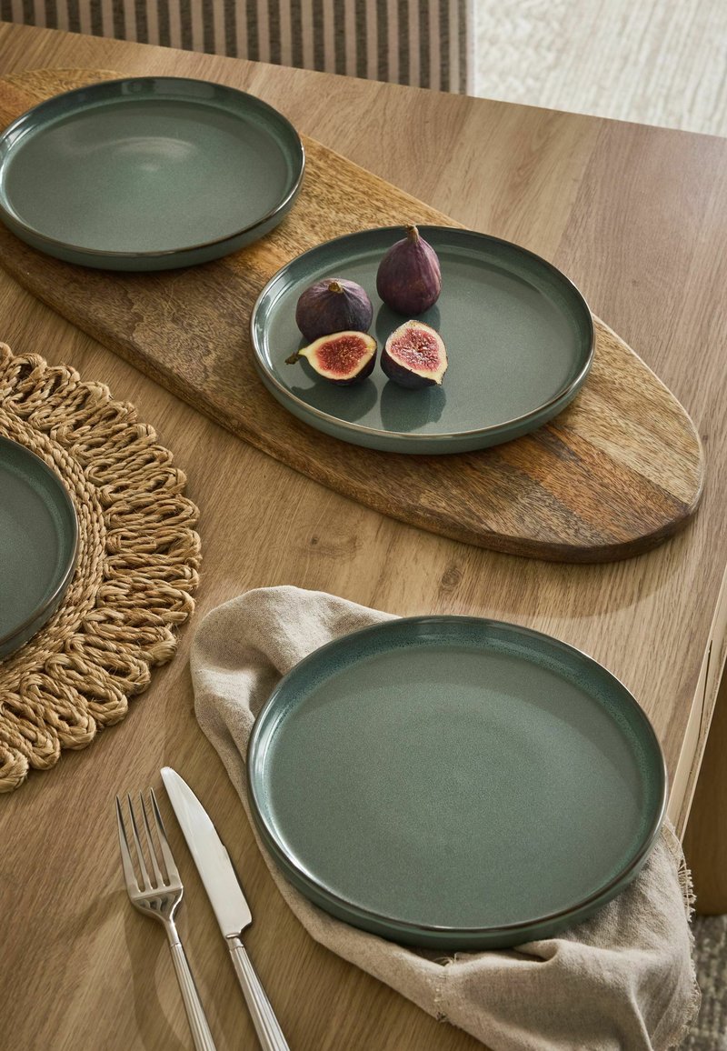 Next SET OF 4 DALTON SIDE PLATES - Teller
