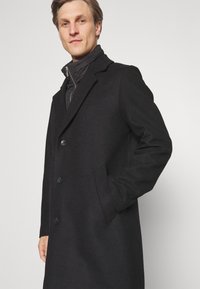 Antony Morato COAT RUPERT REGULAR FIT WITH PADDED TECHNO FABRIC AS CONTRAST - Cappotto corto - black