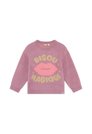 Fliederfarbener Pullover mit langen Ärmeln, einer pinken Lippen-Grafik und gelbem Text mit der Aufschrift "BISOU MAGIQUE" auf der Vorderseite, aus weichem Strickstoff.
