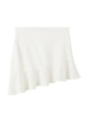 Jupe asymétrique blanche avec un ourlet à volants évasé, en tissu léger.