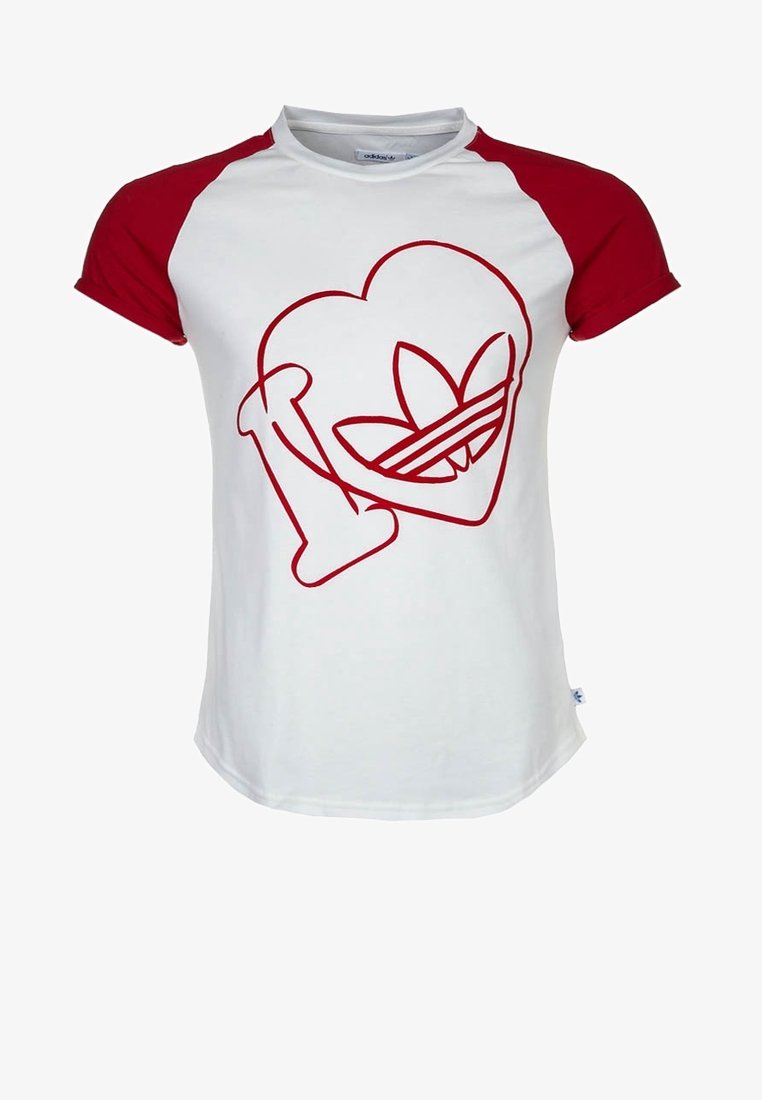 Röd och vit kortärmad t-shirt med en stor röd hjärtgrafik med tre ränder inuti, tillverkad av en mjuk bomullsblandning.