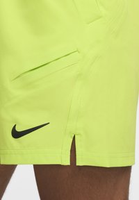 Nike Performance Pantalón corto de deporte - cyber cyber black