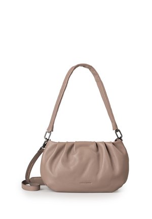 Borsa a spalla in pelle beige chiaro con design arricciato, tracolla regolabile e sottili dettagli metallici. Superficie testurizzata per una migliore presa.