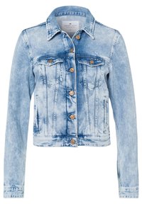 Jasnoniebieska dżinsowa kurtka z guzikami z przodu, dwoma kieszeniami na piersi i kołnierzem. Tkanina ma przetarty wzór.