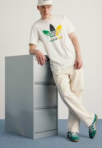 adidas Originals SPORT - Marškinėliai su spaudiniu - off white