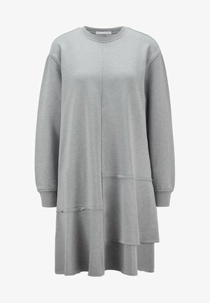 Robe sweat-shirt gris clair à manches longues avec un ourlet asymétrique en couches et un col rond.