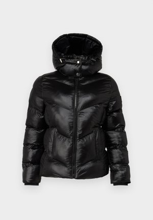 Črna puhasta jakna z visokim ovratnikom, zadrgo in šivom v obliko vaje. Ima dva sprednja žepa in elastične manšete. Sijajna, gladka tekstura.