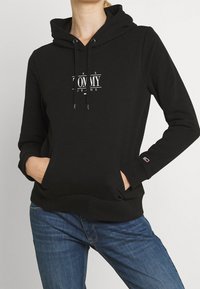 Tommy Jeans Luvtröja - black