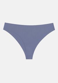 Lichtpaarse slip gemaakt van gladde stof, met een low-rise taille en een minimalistisch ontwerp zonder zichtbare hardware of patronen.