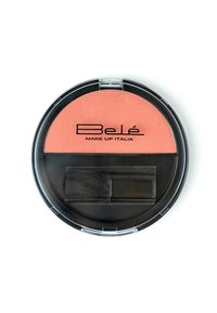 Compact rotondo per fard con polvere color pesca, coperchio in plastica trasparente e base nera, completa di un piccolo pennello applicatore.