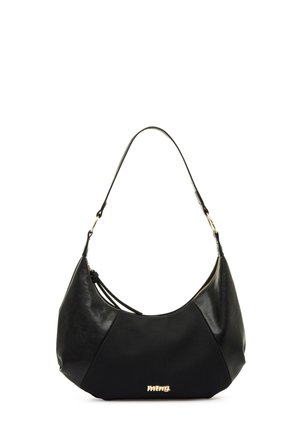 Bolso de hombro negro en forma de media luna con paneles de cuero y tela, una sola correa, cremallera dorada y un pequeño logo dorado en la base.