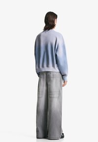 Bershka MEGA BAGGY  - Džínsy široké - mottled dark grey