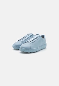 Geox D SPHERICA ECUB - Sportcipő - light sky