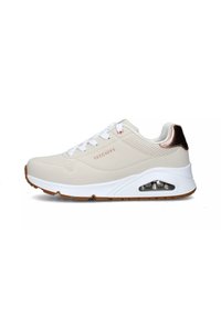 Sneaker bianco con tomaia testurizzata, dettagli perforati e tallone in oro rosa. Presenta un'unità d'aria visibile e suola in gomma.