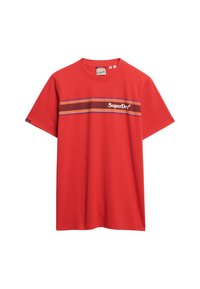 Rode katoenen t-shirt met korte mouwen, ronde hals, met een horizontaal streepdesign in bruin en paars, en het "SuperDry" logo in het wit.