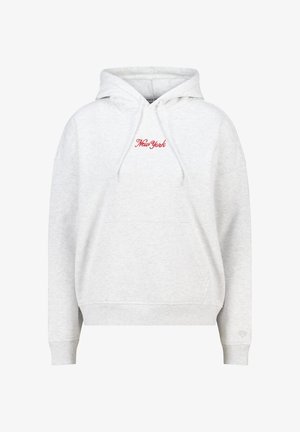 Sudadera gris claro hecha de una mezcla de algodón con un bolsillo canguro. Presenta un "New York" bordado en rojo en el pecho y capucha con cordón.