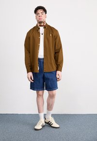 Carhartt WIP MADISON SHIRT - Marškiniai - lumber/white