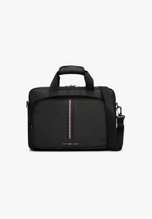 Borsa per laptop nera realizzata in un materiale liscio e durevole. Presenta una tasca anteriore con zip e un dettaglio a righe, oltre a una tracolla removibile.