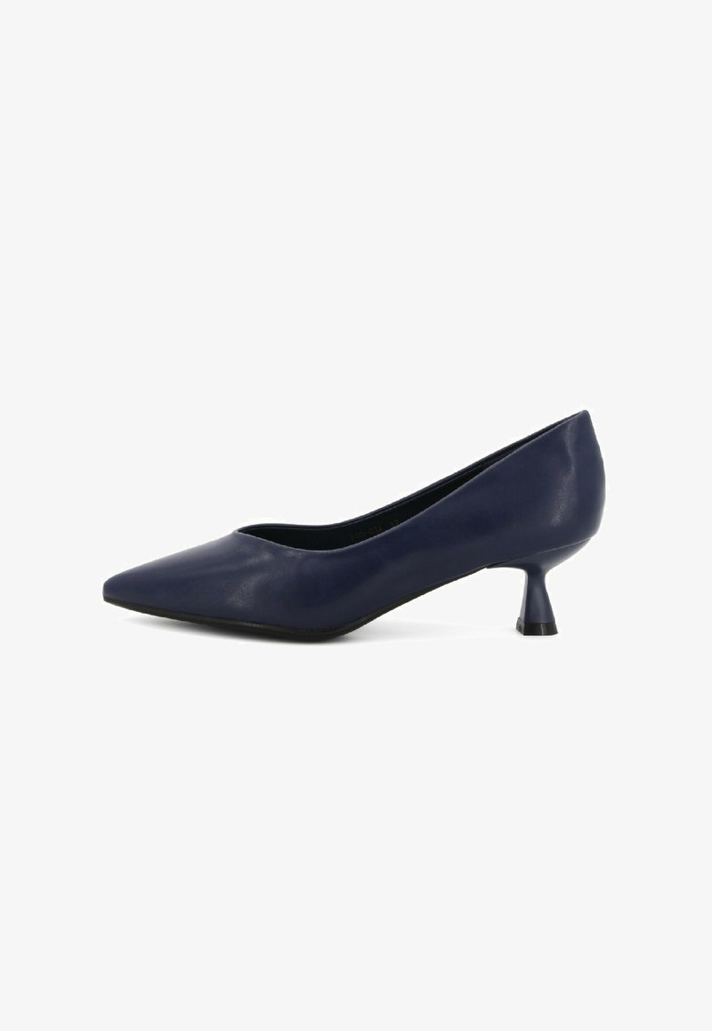 Pumps in pelle blu navy con punta appuntita e tacco basso. Texture liscia con una leggera lucidità e design minimalista.
