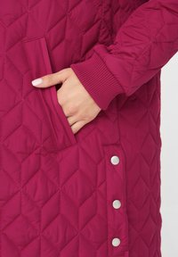 Ilse Jacobsen ART06 - Abrigo de invierno - sangria
