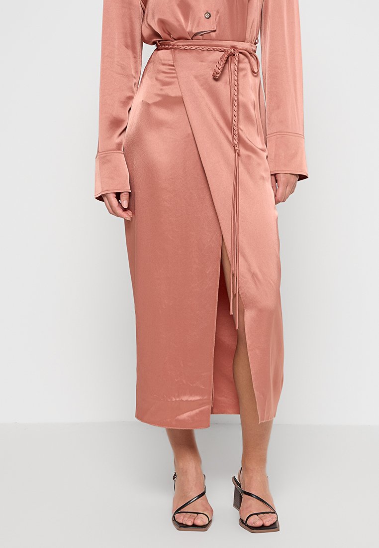 Nanushka Maxirok zalmroze