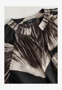 Unselected, black shell print