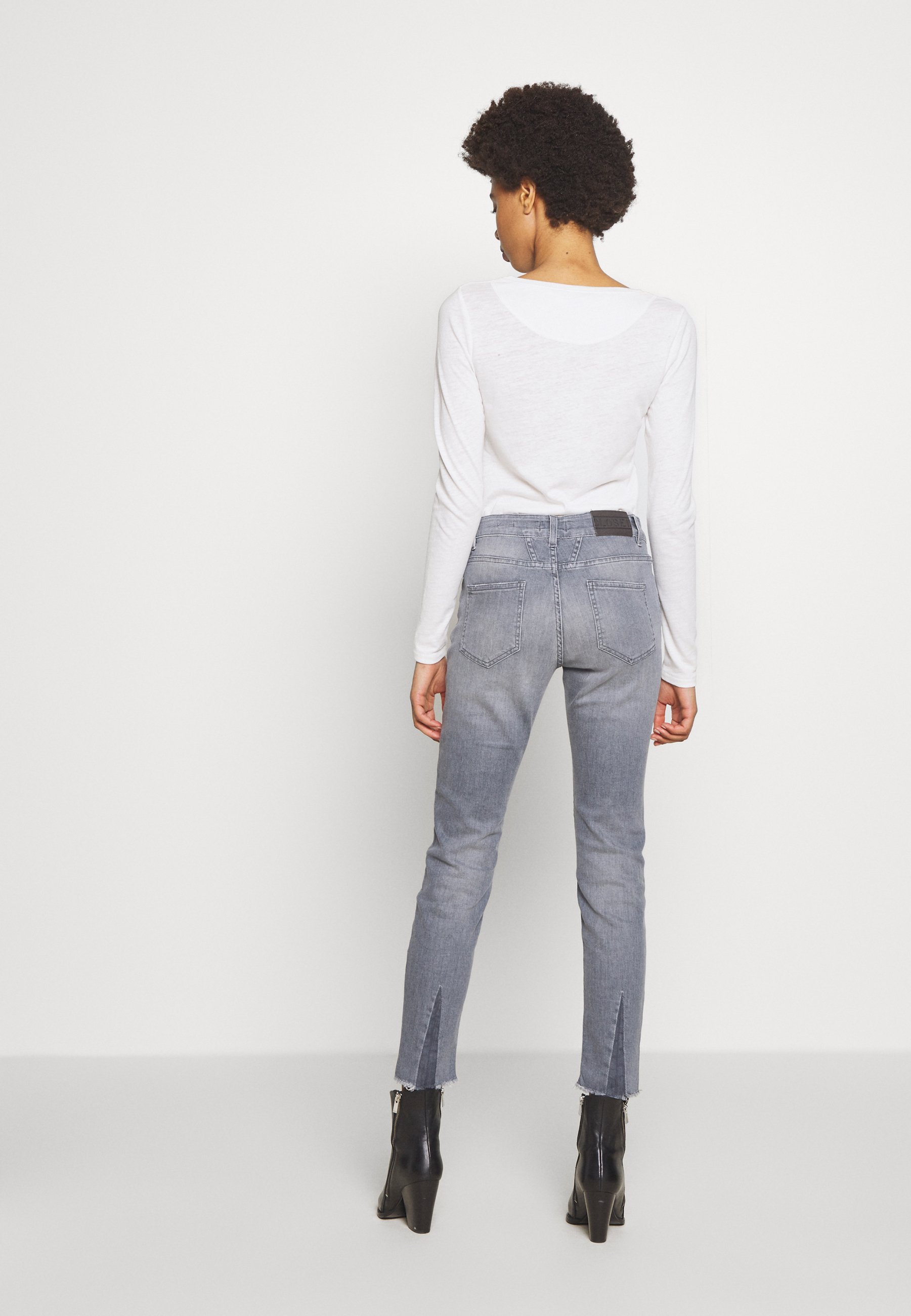 closed slim fit mid waist