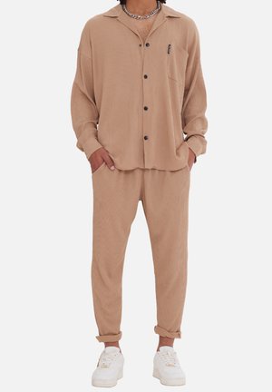 SET  - Trousers - camel