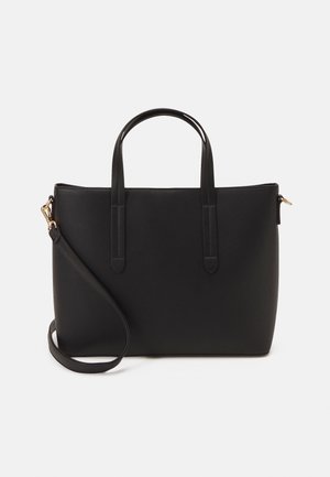 Sac à main rectangulaire noir avec deux poignées supérieures et une longue bandoulière détachable avec des fermoirs dorés.