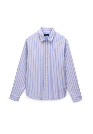 Hellblau und weiß gestreifte Button-Down-Hemd, langärmlig, mit Kragen, versehen mit einem dezenten Logo und abgerundetem Saum. Strukturierter Stoff.