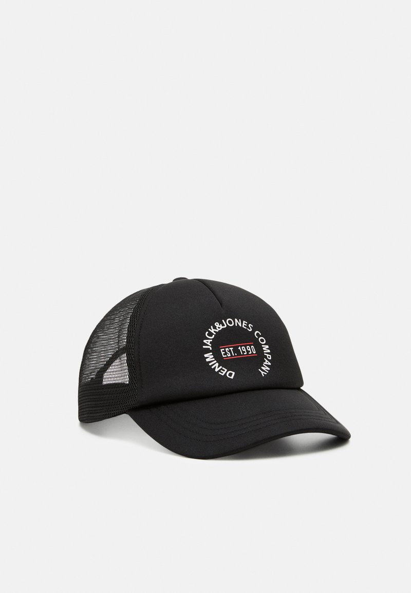 Cappellino da baseball nero con lati in rete, con un logo circolare in bianco e rosso con la scritta "JACK & JONES COMPANY EST. 1990" sul davanti.