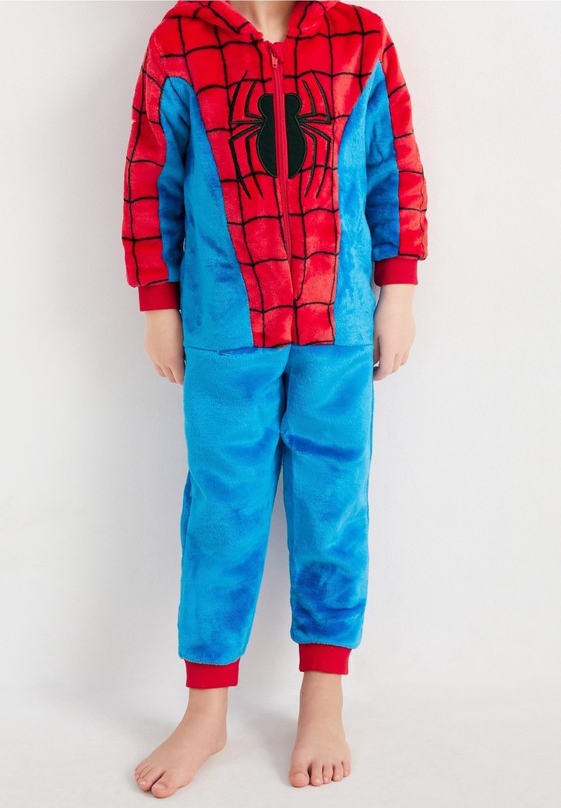 Grenouillère en polaire rouge et bleue avec un motif de toile d'araignée, arborant un emblème d'araignée noire à l'avant, des poignets rouges et une capuche zippée.