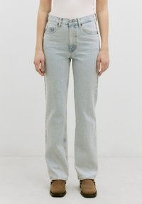 Lichtblauwe hoogwaisted spijkerbroek van denim, met een rechte pijpdesign, contrasterende stiksels en voorzakken.