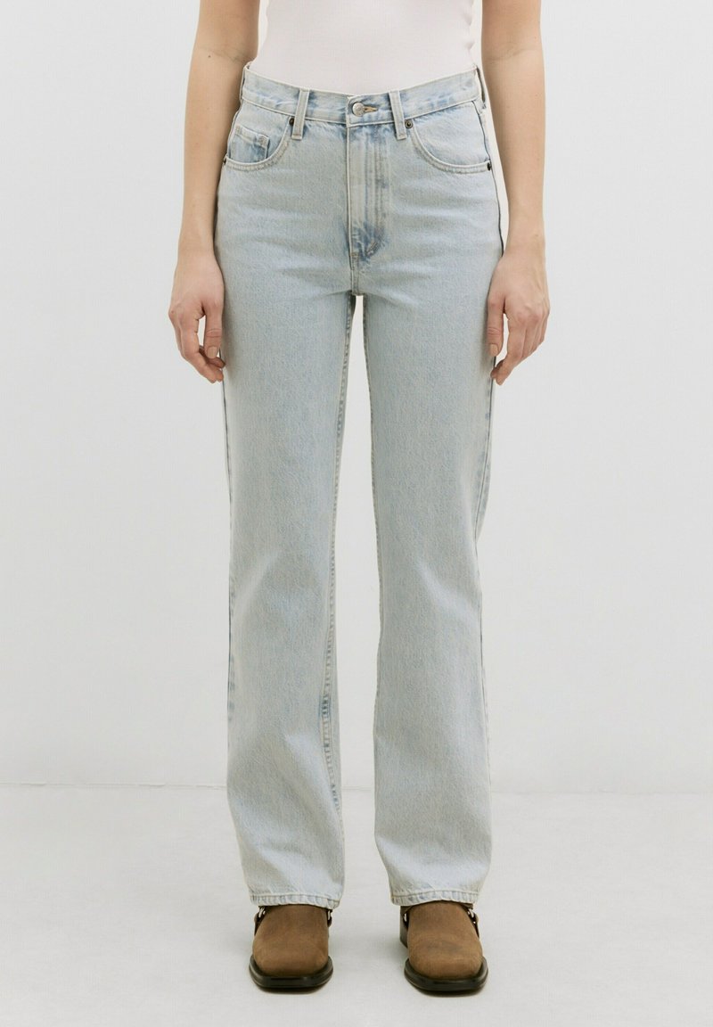 Lichtblauwe hoogwaisted spijkerbroek van denim, met een rechte pijpdesign, contrasterende stiksels en voorzakken.