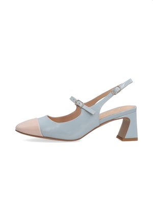 Lichtblauw gepatineerd leren slingback schoen met een puntige neus en een roze kap. Beschikt over een vierkante hak en een verstelbaar enkelbandje.