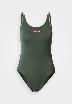 Groene badpak uit één stuk, gemaakt van glad, rekbaar materiaal. Heeft dunne bandjes met roze accenten en een "arena"-logo in het roze aan de voorkant.