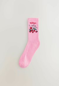 Roosa puuvillasokk, ribatud tekstuuriga, mille varruka kohal on broderitud kirsid ja "NAPOLI la dolce vita" punastes ja rohelistes toonides.