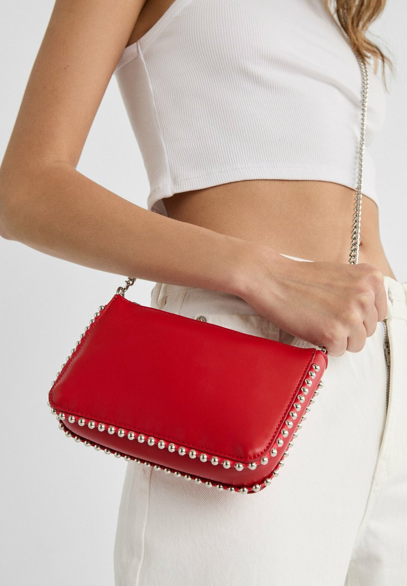 Stradivarius BEADED - Torba čez telo - red