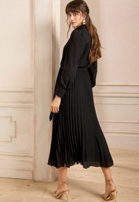Love & Roses PETITE FIT - MIDI - Marškininė suknelė - black