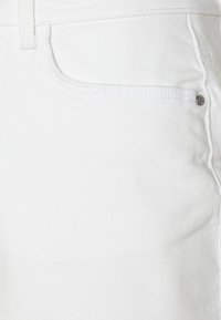 VILA VIJO - Short en jean - white denim