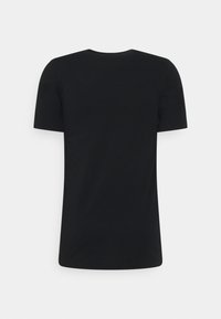 Svart bomull T-skjorte med korte ermer, klassisk rund hals og en glatt tekstur. Ingen synlige mønstre eller detaljer. Enkel, tettsittende design.