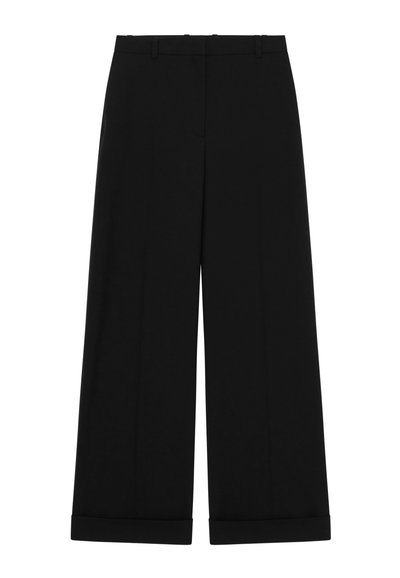 Zwarte wijde broek met omslagen, riemlussen en een verborgen sluiting aan de voorkant.