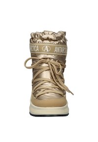Beige Winterstiefel mit glänzendem, gepolstertem Obermaterial, elastischem Schaft und kontrastierenden Schnürsenkeln. Verfügt über eine Gummisohle und einen elastischen Riemen mit der Aufschrift "ANTARCTICA."